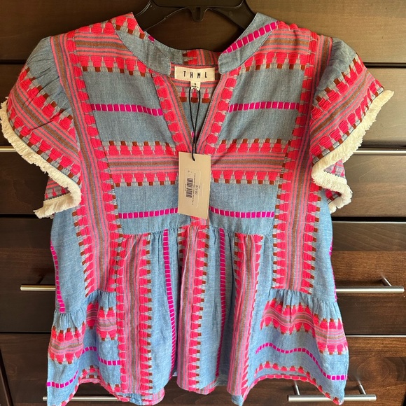 Beautiful embroidered Fringe Trim Cotton Ochos Top. Looks great with jeans! - Picture 2 of 5